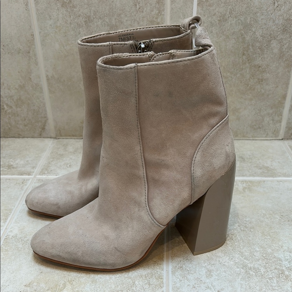 VINCE CAMUTO NWOB Enverna Elegant Beige Suede Ankle Boots, size 7 - Picture 1 of 11